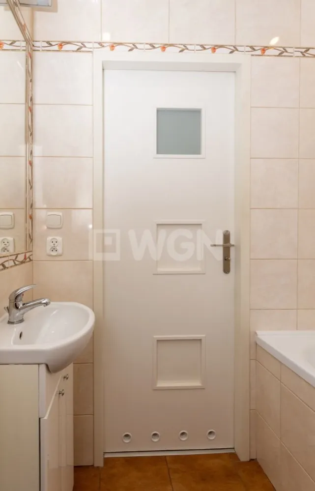 Mieszkanie na  wynajem Siemianowice Śląskie - 3 pokoje po remoncie z częściowym umeblowaniem w bloku/Centrum/.
